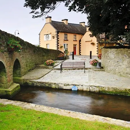Semi-detached, Prázdninový dům Terryglass